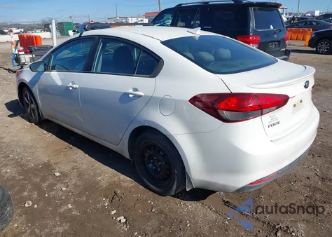 2018 Kia Forte S z USA, uszkodzony, nr VIN 3KPFL4A76JE192036